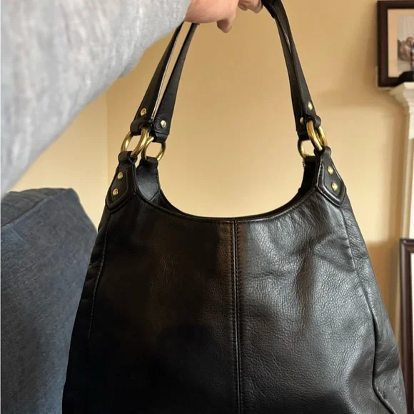 Coach SoHo G1380-F24686 Black Pebbled Leather 3-Compartment Hobo Bag in EUC - Picture 2 of 16